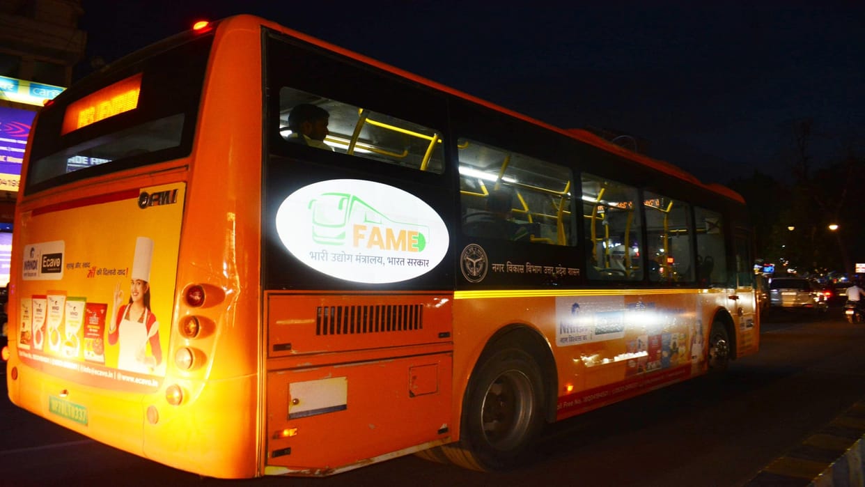 Prayagraj I How to have a comfortable journey... Population of the district is 70 lakh, e-buses only 50