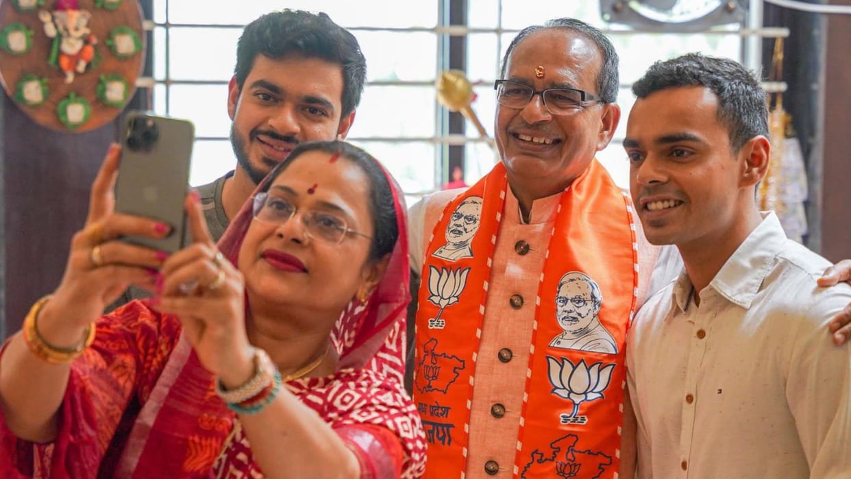 Lok Sabha Polls: Tilak from wife, Selfie with children, Shivraj singh looked during nomination