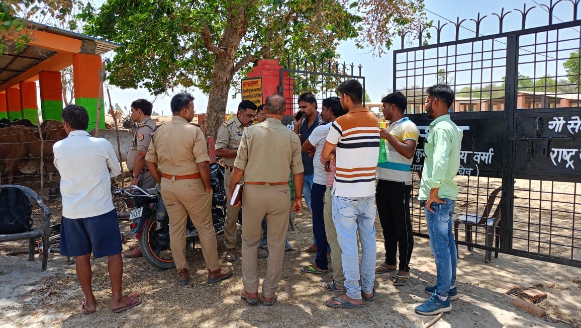 VHP activists raided in a gaushala in Sitapur.