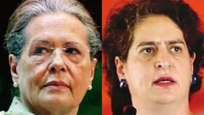 सोनिया गांधी व प्रियंका गांधी।