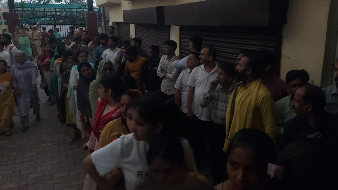 Udhampur Lok Sabha election : Voting continues in Udhampur seat amid strong winds and rain