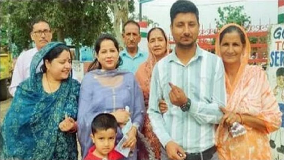 Jammu Kashmir: Celebration of democracy in the areas bordering Pakistan on Udhampur seat.