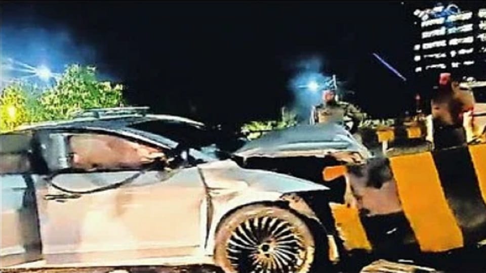 Noida: property dealer and lawyer die in accident