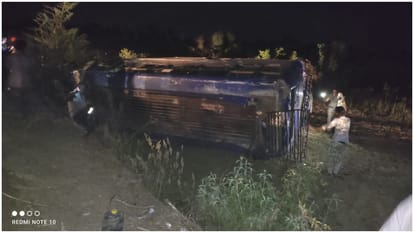 Betul News: Bus overturns after collision with truck 21 policemen returning from election duty injured