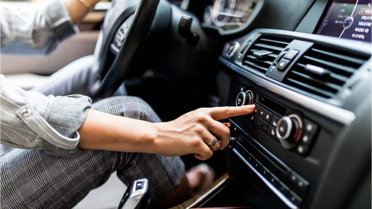 Car Tips how to clean car ac vents easy way