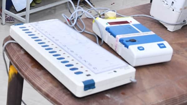 LED of control room of strong room switched off Congressmen created ruckus