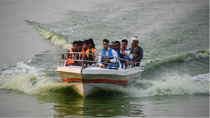 Water sports activities like parasailing started in Ramgarhtal, Gorakhpur