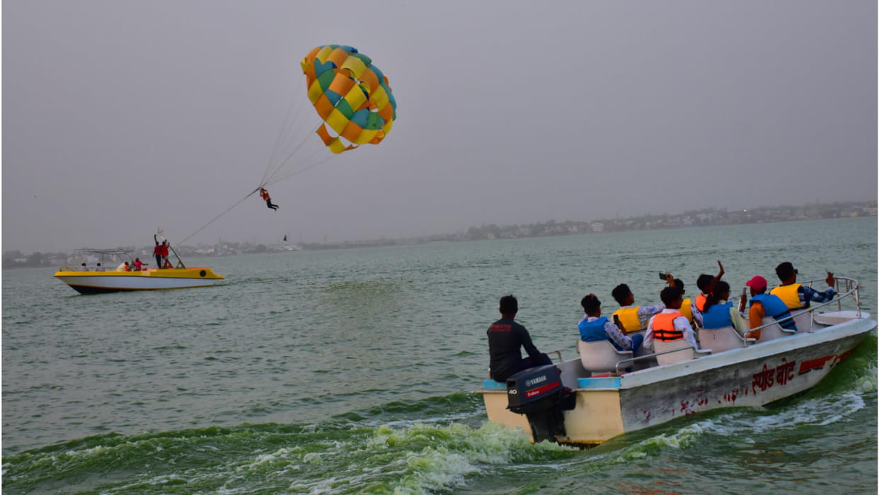 Water sports activities like parasailing started in Ramgarhtal, Gorakhpur