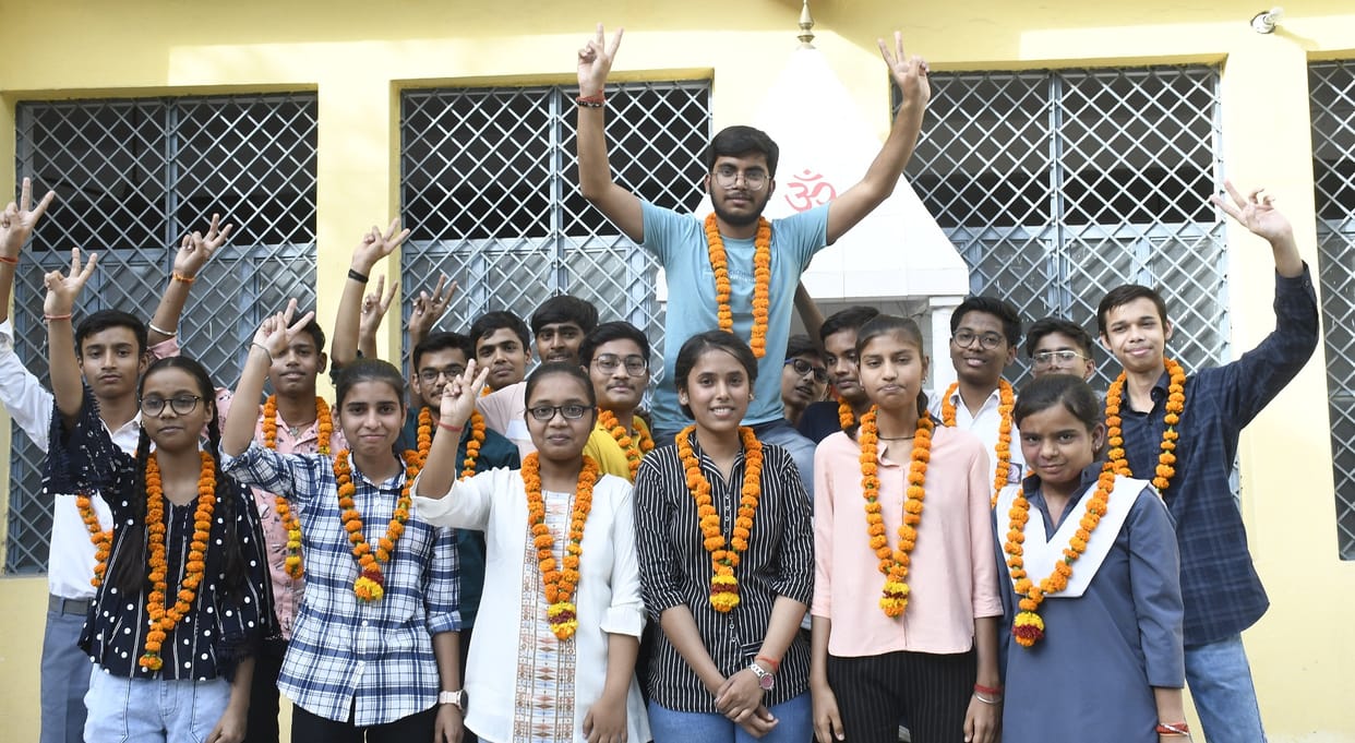 UP Board Topper, These are the toppers of Kanpur, some want to go into civil services and some want to go into