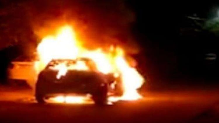 Dehradun: सड़क किनारे खड़ी तीन लग्जरी गाड़ियों में लगी आग, पटेल नगर थाना क्षेत्र की घटना, CCTV खंगाल रही पुलिस