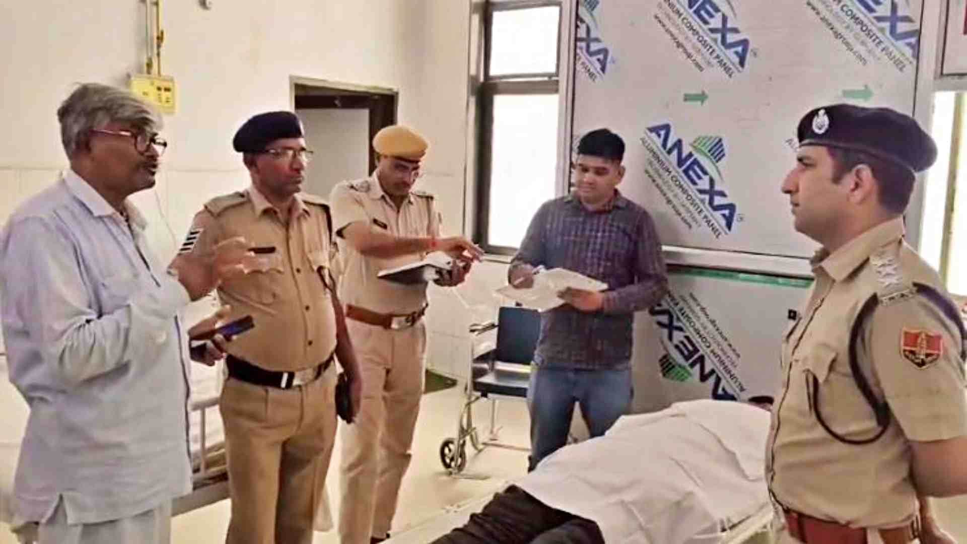 कार्रवाई करती पुलिस।