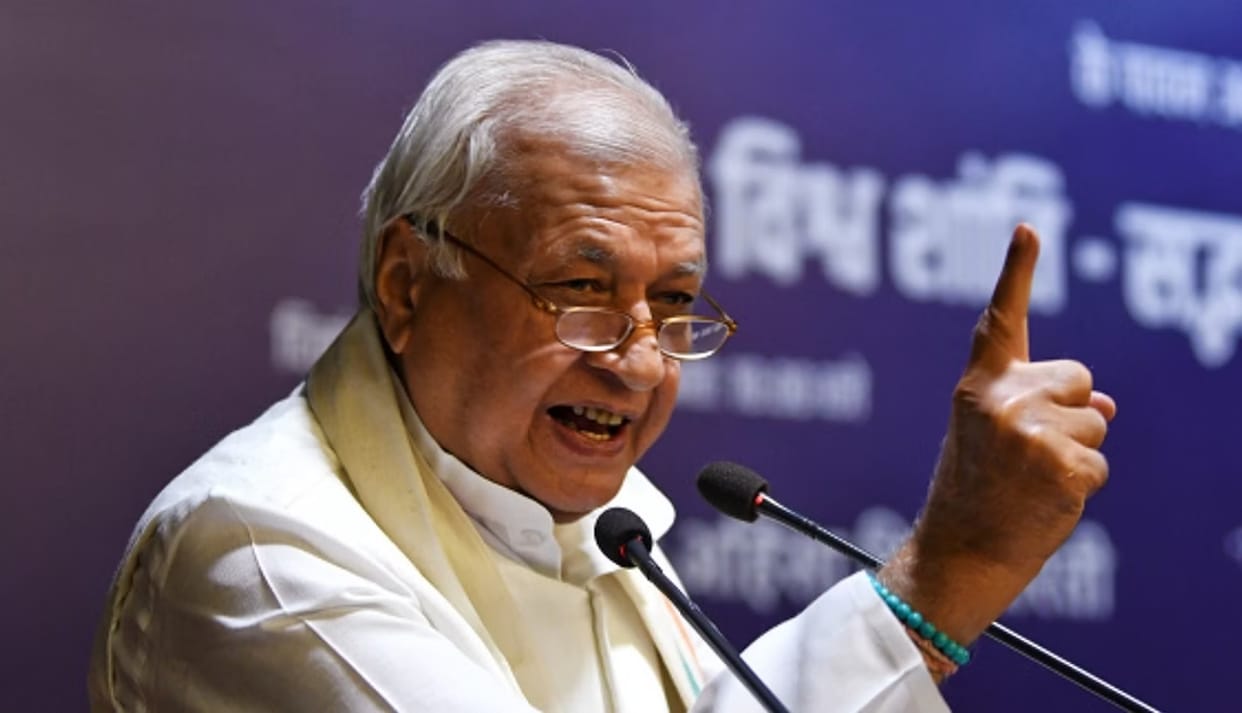 kerala Governor Arif Mohammed Khan shawl catches fire at event