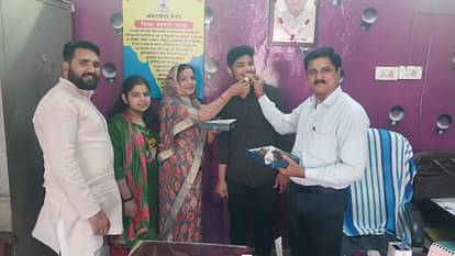 UP Board Result 2024: मेरठ में यशवर्धन देव ने किया जिला टॉप, हाई स्कूल में टॉपर बनीं हदिया UP Board Result 2024: Yashvardhan Dev topped in 12th and Hadiya became topper in high school district in Meeru