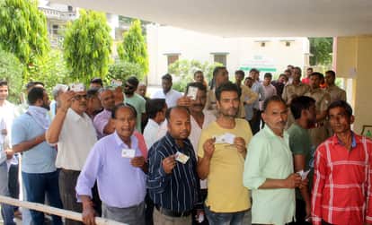 Rampur Seat: Urban Netaji lagged behind in casting votes, less voting in the stronghold of SP and BJP