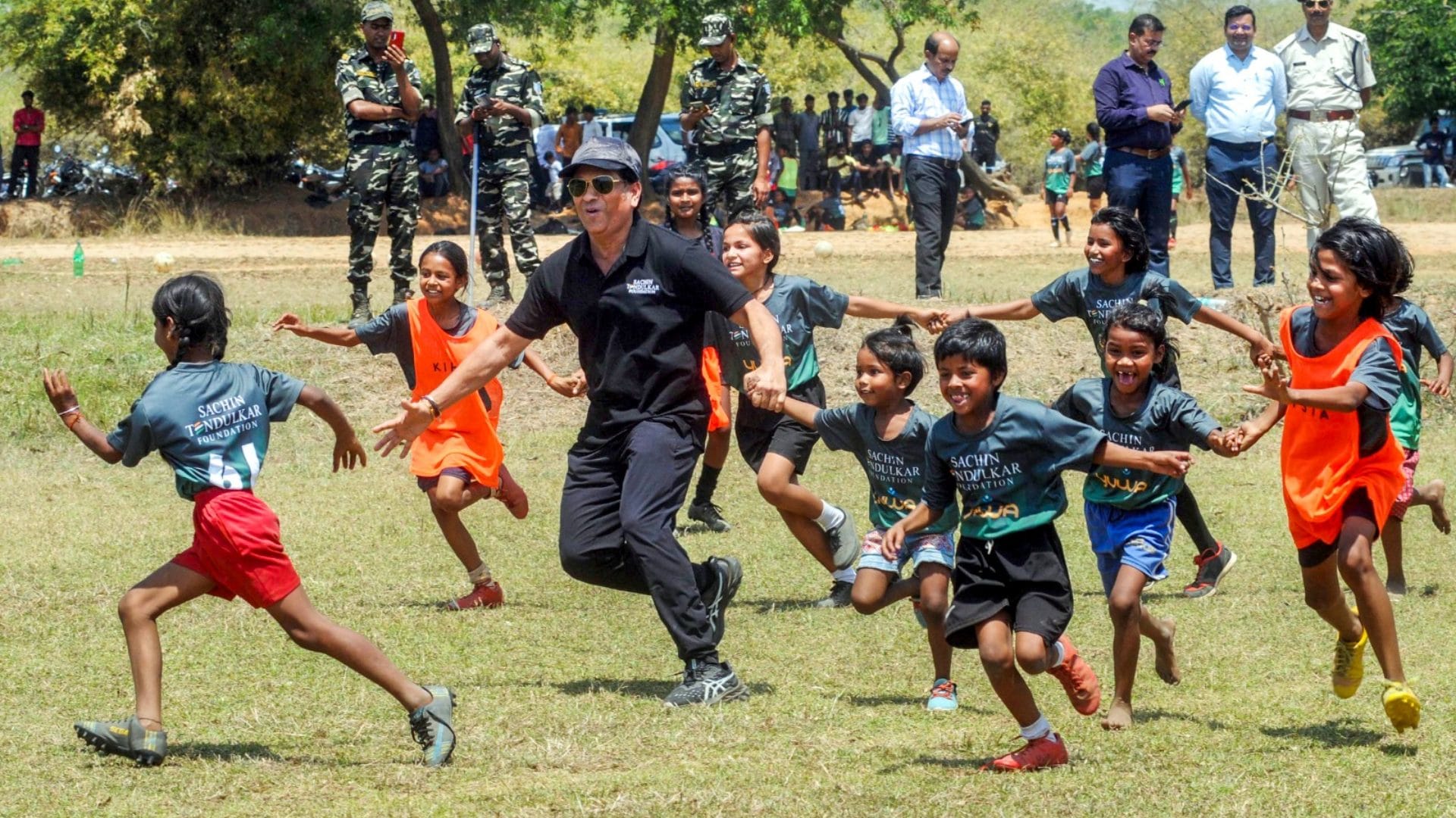 Sachin Tendulkar reached Ranchi in the mid of IPL 2024, spent time on the field with footballers