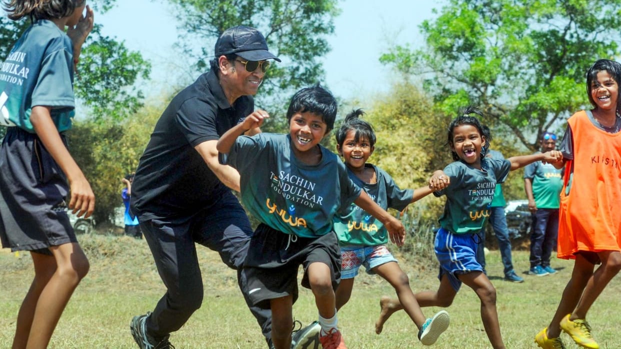 Sachin Tendulkar reached Ranchi in the mid of IPL 2024, spent time on the field with footballers