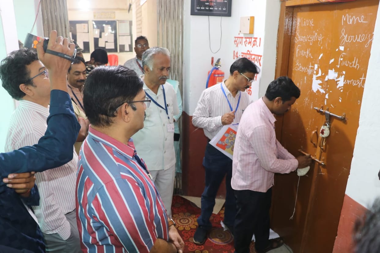 EVM sealed in strong room In Shahdol Lok Sabha Consituency First Phase LS Election