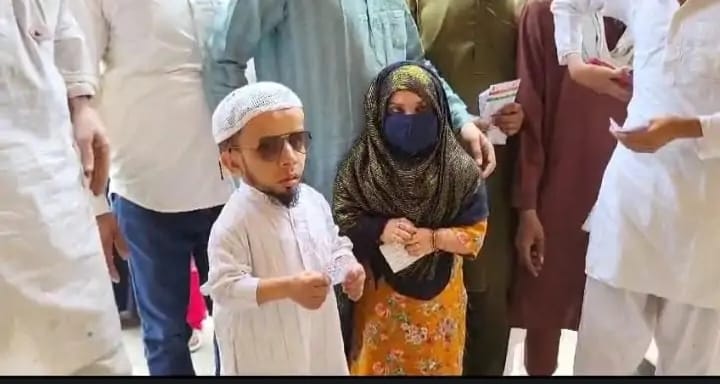 Election 2024: Two and a half feet tall Azim voted with his wife in Shamli