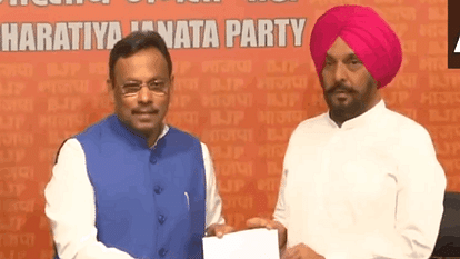 कांग्रेस को झटका: भाजपा में शामिल हुए तेजिंदर सिंह बिट्टू, प्रियंका गांधी के थे करीबी Tejinder Singh Bittu resigned from Congress party and joined BJP