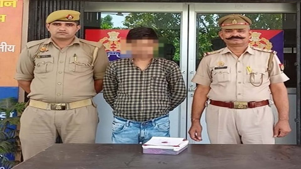 Fake Aadhaar card holder of Agra caught in hotel investigation