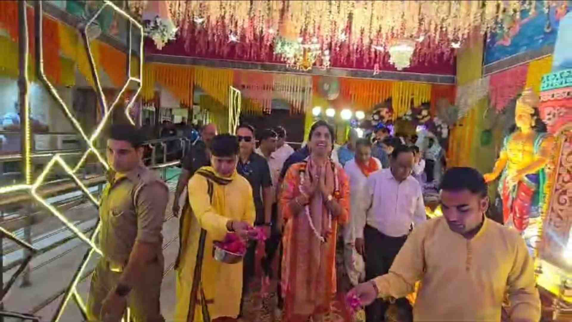 बाला जी मंदिर पहुंचे कुमार विश्वास।