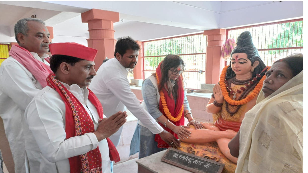 SP candidate Kajal Nishad returned to Gorakhpur, reached Gorakhnath temple and visited