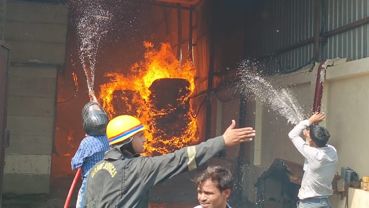 Loss of two crores due to fire in cardboard factory accident due to short circuit in machine