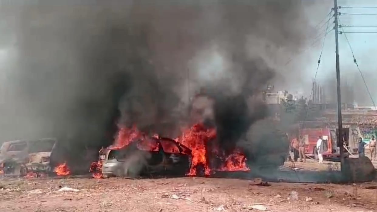 Shamli: A massive fire broke out in old vehicles parked in the police line