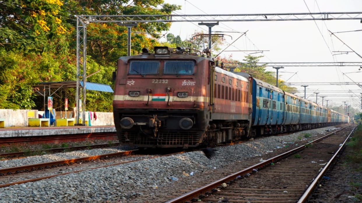 Which Is Indias Longest Distance Travelling Train Know Vivek Express Interesting Facts Here