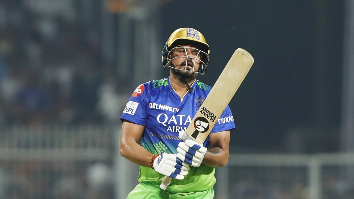 KKR vs RCB: Karan Sharma dominated the most expensive player in IPL Mitchel Starc hit three sixes in last over