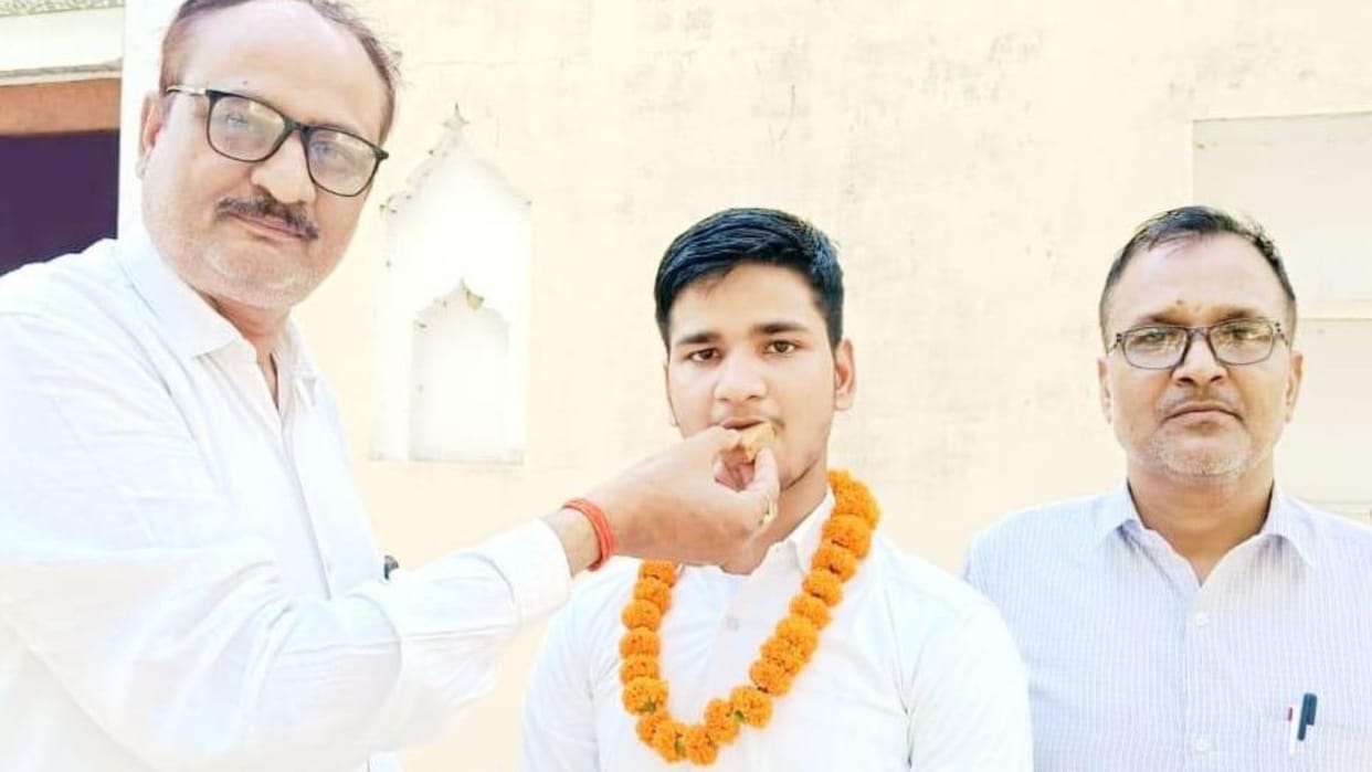 UP Board Result 2024 Anuj wants to become IAS got sixth rank in UP
