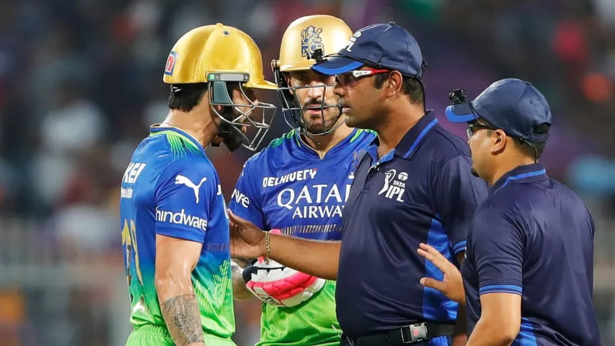 KKR vs RCB: Controversy broke out over Vira Kohli's dismissal Virat looked unhappy with the umpire's decision