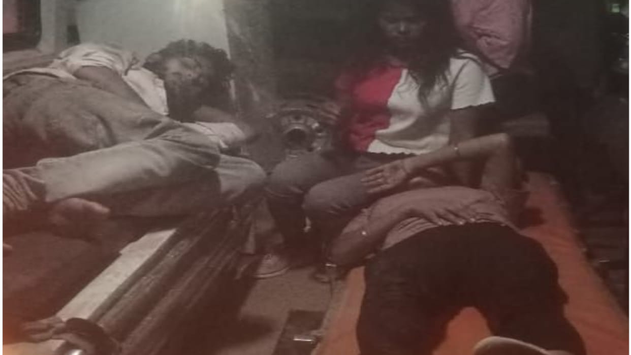 11 people including innocent injured in road accident in Maharajganj, condition of two is critical