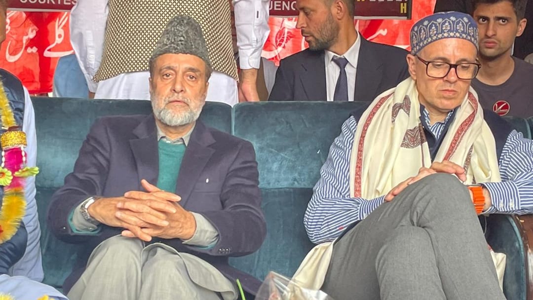 nc vice president Omar Abdullah accuses PDP mehbooba of benefiting BJP in jammu kashmir