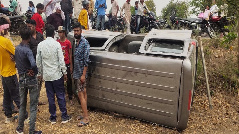 Eeco car overturns in Khanti due to tire burst