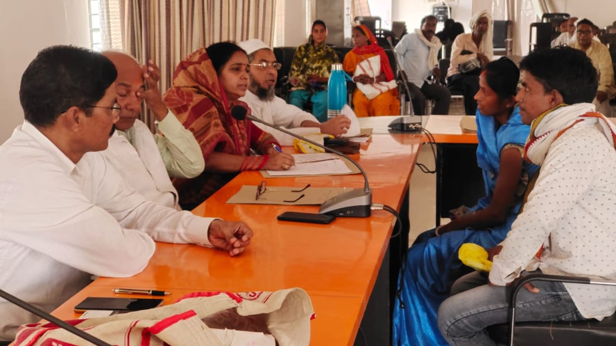 Woman complaints against in-laws at parivar paramarsh in mau