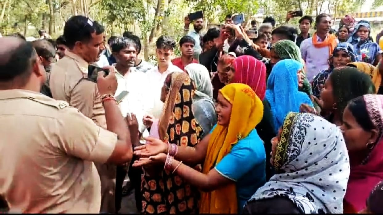 Ruckus at police post after death of young man report file against seven in bareilly