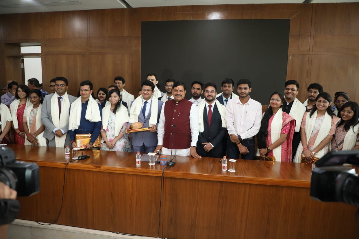 MP News: CM said to the candidates selected in UPSC - New officers should avoid ego, maintain high ideals.
