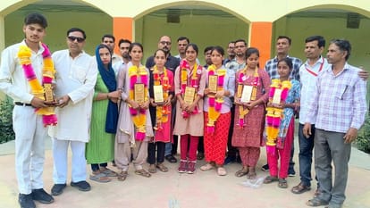UP Board Result 2024: Father runs shoe shop, son got eighth position in the state in Inter