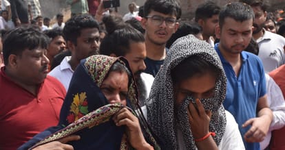 Sarvesh Singh Funeral: Former MP Sarvesh Singh cremated with state honours, wife and daughter become emotional