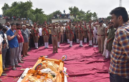 Sarvesh Singh Funeral: Former MP Sarvesh Singh cremated with state honours, wife and daughter become emotional
