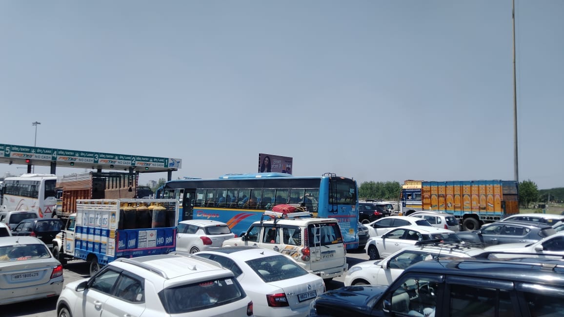Weekend Huge Crowd of tourists In Mussoorie Haridwar And Rishikesh Heavy Traffic Jam in Photos