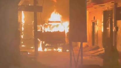 Dholpur News: Truck collides with electrical wire and catches fire