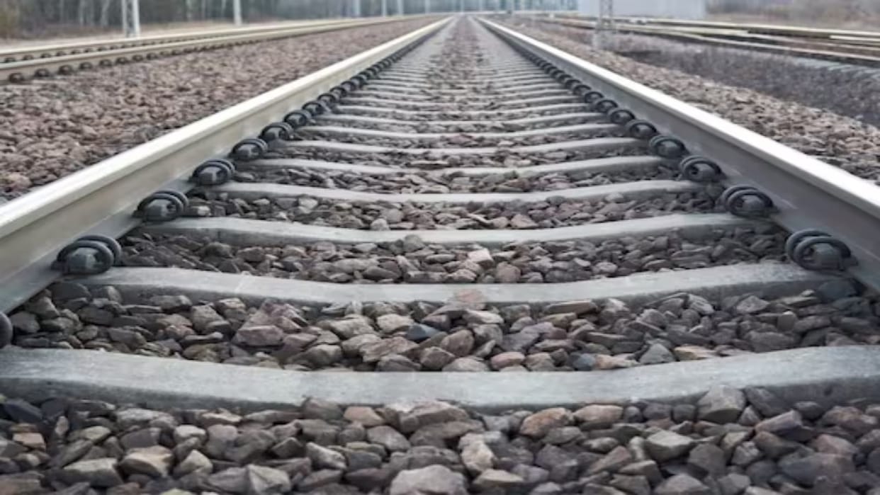 Tikamgarh: Man dies after being hit by train, torso divided into several pieces collected
