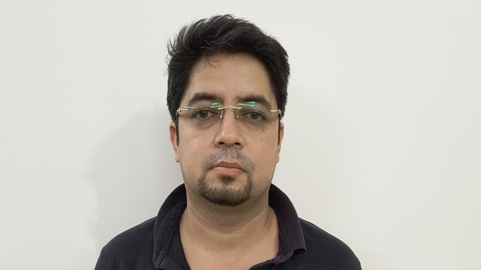 Noida: Nepali citizen arrested for providing SIM to cyber thugs sitting abroad