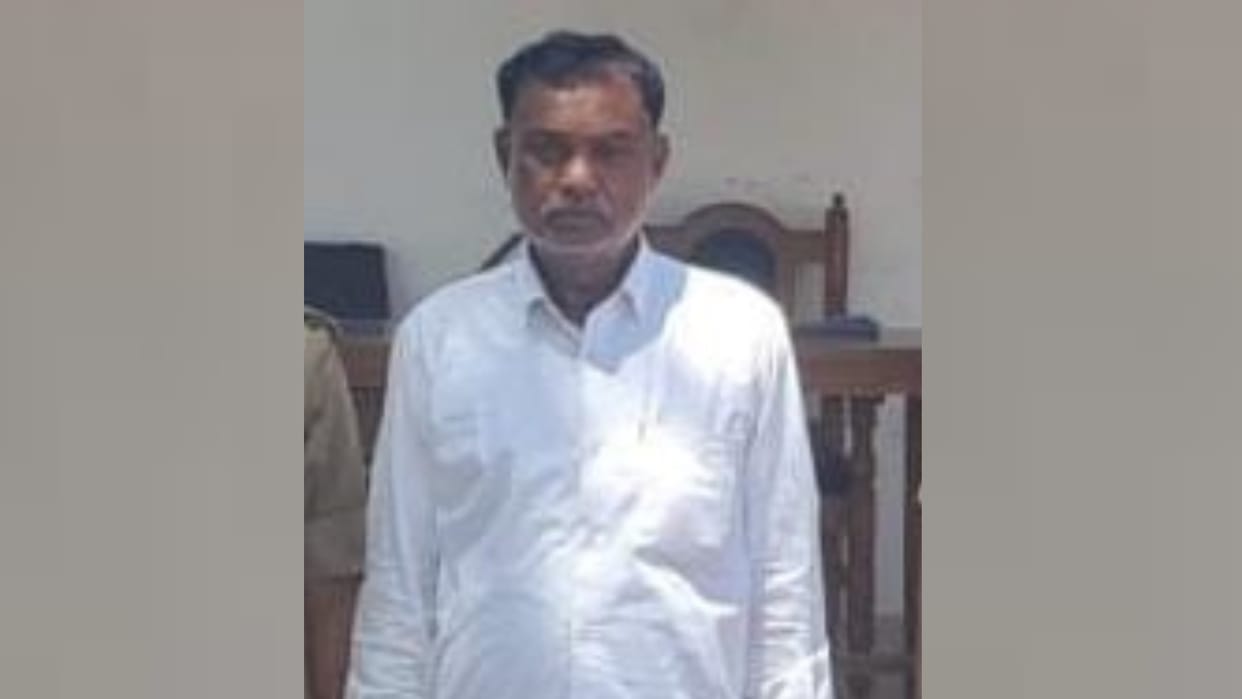 Balrampur: Lekhpal arreted for giving a land of Thana to mazar