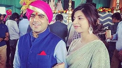 Akhilesh Yadav nephew Tej Pratap has 2.5 kg gold property worth 10.25 crores his wife is also a millionaire