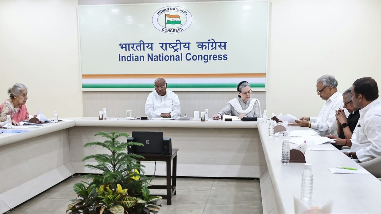 Congress' CEC meets for finalising candidates for Maharashtra Jharkhand polls