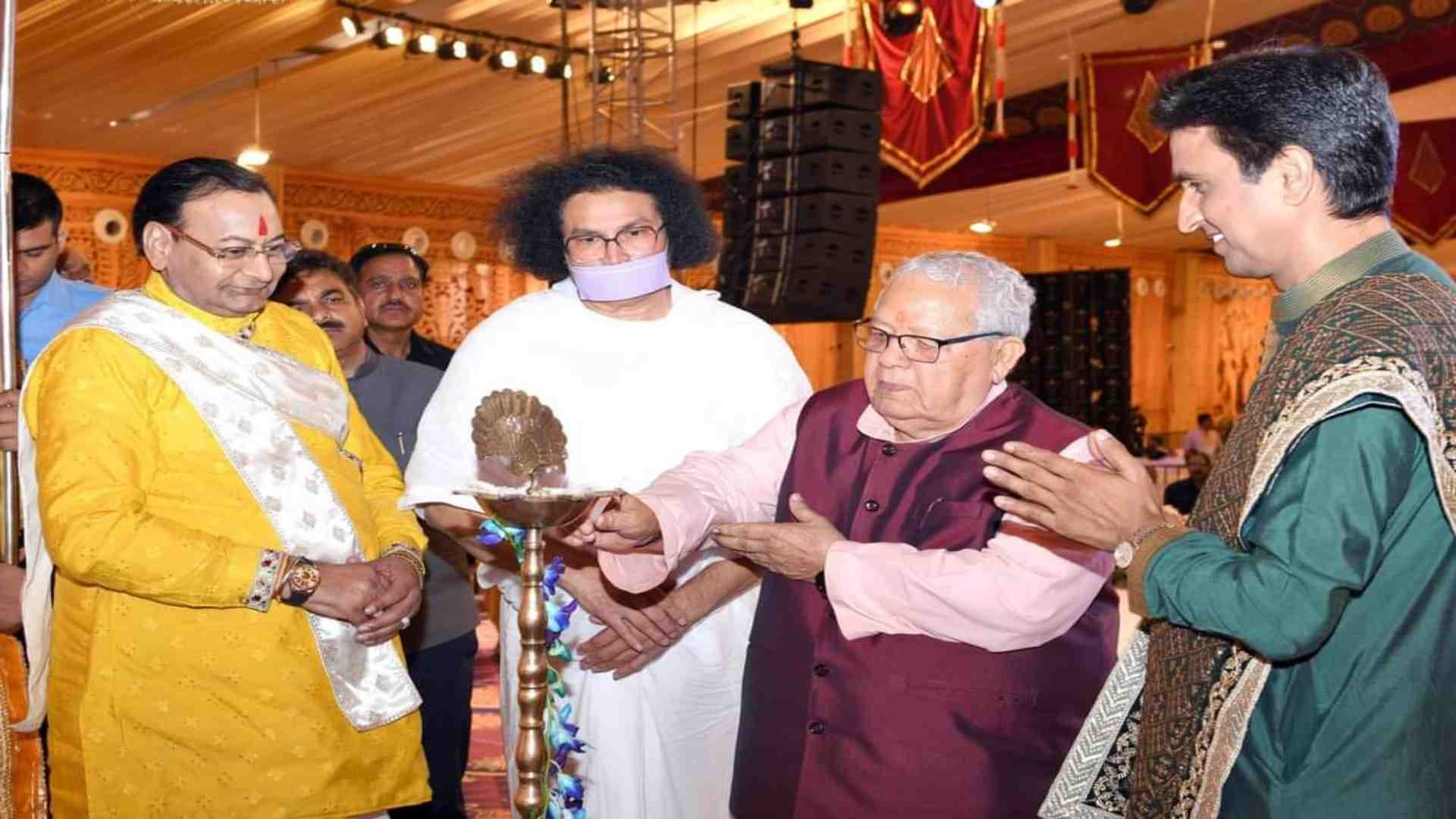 बाला जी मंदिर कुमार विश्वास और राज्यपाल कलराज मिश्र।।
