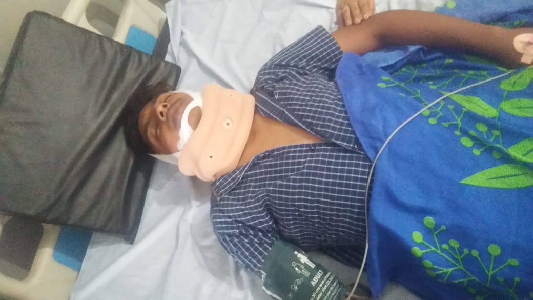 Bijnor: Chinese Manjha entangled in the neck of a school going student, injured
